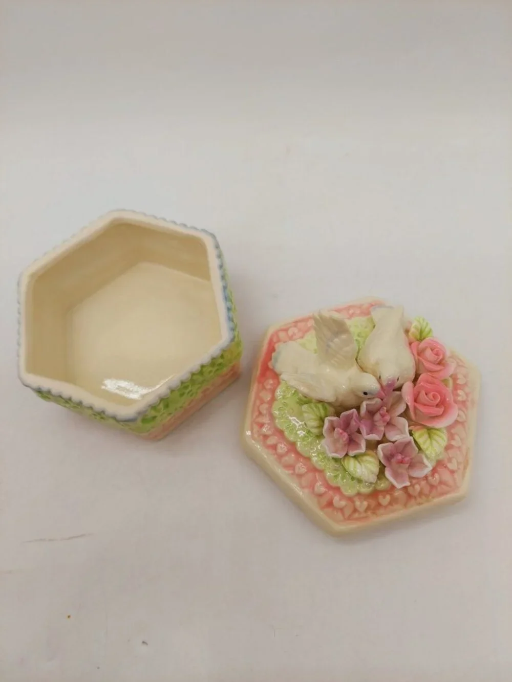 Trinket Box Doves Birds Floral Designs No Chips Vintage Multicolor